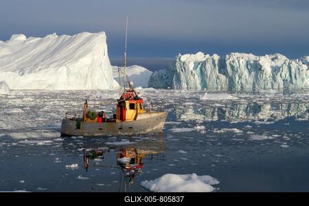 Denmark, Greenland, typical landscape, bizarre ice structure, drift ice, fishing boat, drift ice, Greenland, Denmark-stock-foto
