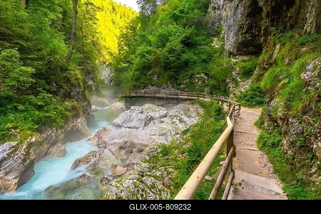 Scenic wooden walkway winding through the stunning vintgar gorge near bled, slovenia, offering breathtaking views of the radovna river-stock-foto