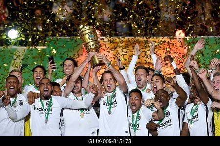 Cheering Alexander Meier Eintracht Frankfurt after the cup was handed over to Team Eintracht Frankfurt, DFB Cup Final 2018, Olympic Stadium Berlin, Germany-stock-foto