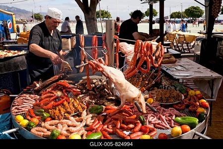 BBQ stand with suckling pig and sausages, Santa Cruz de Tenerife, Tenerife, Canary Islands, Spain-stock-foto