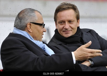 Felix Magath, Coach, Schalke 04, left, and Horst Heldt, Manager, VfB Stuttgart, in conversation-stock-foto