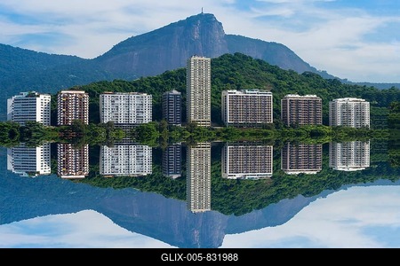 Buildings reflecting in Lagoa Rodrigo de Freitas, Ipanema, Rio de Janeiro, Rio de Janeiro State, Brazil-stock-foto