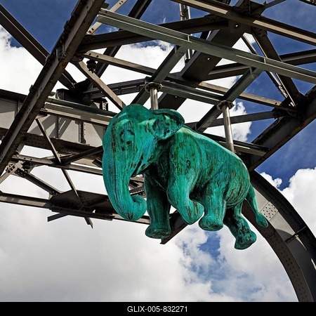 Elephant sculpture on an arch of the Wuppertal suspension railway, artist Jörg Mazur, LVR Industrial Museum, Oberhausen, Germany-stock-foto
