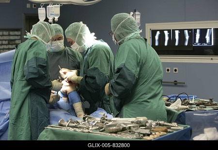 Knee replacement, artifical knee joint, operation-stock-foto