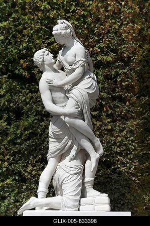 Baroque Sculpture, Rape of Helen, Schönbrunn Palace, Schönbrunn, Vienna, Austria-stock-foto
