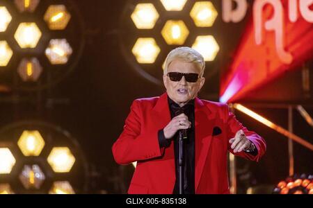 Singer Heino performing on stage. 50 years of the ZDF Hit Parade, anniversary show of the TV classic with hit songs and hit parade artists, recording in the Baden Arena in Offenburg, Baden-Württemberg, Germany-stock-foto