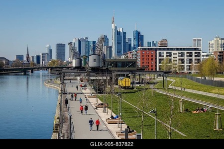 Hafenpark at Osthafen, in the back skyline of Frankfurt city centre with banking district, Frankfurt am Main, Hesse, Germany-stock-foto
