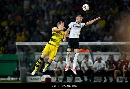 Header duel, duel, action Matthias Ginter BVB Borussia Dortmund against Ante Rebic Eintracht Frankfurt, DFB-Pokalfinale, Olympiastadion Berlin, Germany-stock-foto