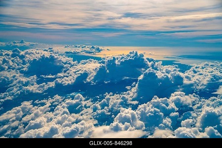 Golden hour sunlight illuminates a vast expanse of fluffy white clouds over coron island, philippines, creating a breathtaking aerial view-stock-foto
