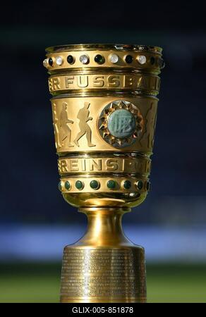 Original DFB Cup on pedestal, trophy, 80th DFB Cup final, DFB Cup, final, Olympiastadion Berlin, Germany-stock-foto