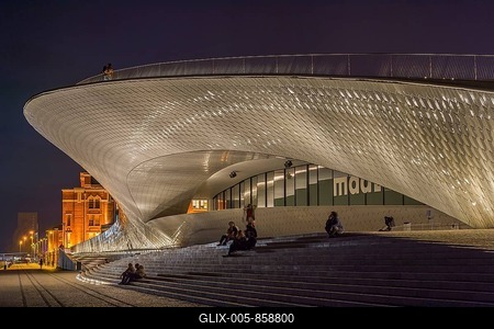 MAAT, Museum of Art Architecture and Technology at night, Belem district, Lisbon, Portugal-stock-foto