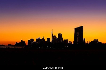 The silhouette of Frankfurt's banking skyline stands out against the glowing evening sky after sunset, Oberrad, Frankfurt am Main, Hesse, Germany-stock-foto