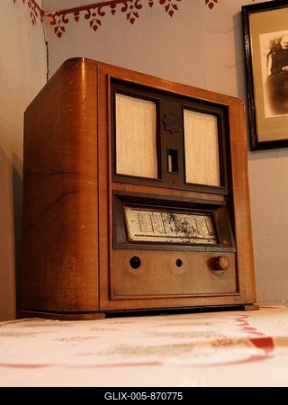 Old radio from 1937, eco-museum, Ungersheim, Alsace, France, Europe-stock-foto