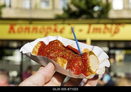 Currywurst, legendary at Konnopkes snack bar in Prenzlauer Berg, Berlin, Germany-stock-foto