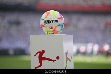 Adidas Derbystar match ball on pedestal in front of the start of a Bundesliga match, Mercedes-Benz Arena, Stuttgart, Baden-Württemberg, Germany-stock-foto