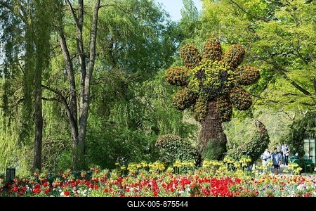 Flower sculpture, Mainau Island, Lake Constance, Baden-Württemberg, Germany-stock-foto