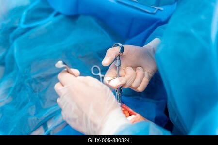 Dental clinic, female dentist doctor applying anesthesia injection before operation-stock-foto