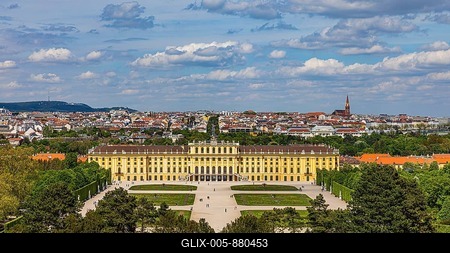 Schönbrunn Palace overlooking the city of Vienna, view from the Gloriette, Vienna, Austria-stock-foto