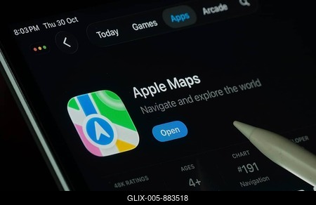 Dhaka, Bangladesh- 30 Oct 2025: Apple Maps app displayed on a iPad screen in dark mode with a digital pen pointing at it-stock-foto