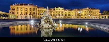 Evening atmosphere, Schönbrunn Palace with reflection in the fountain, Vienna, Austria-stock-foto