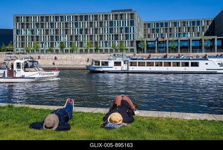 Architecture and landscape on the banks of the Spree in Berlin Mitte, Germany-stock-foto