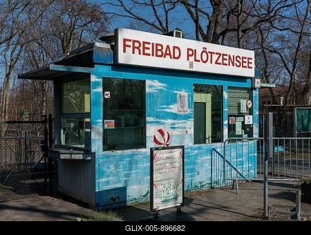 Entrance to the Plötzensee outdoor pool in Charlottenburg, Berlin, Germany-stock-foto