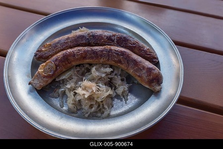 Pewter plate with two Franconian sausages and sauerkraut, Nuremberg, Middle Franconia, Bavaria, Germany-stock-foto