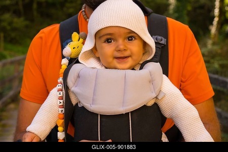 A father with the baby in a backpack heading to Passerelle de Holzarte in the forest or jungle of Irati, north of Navarra in Spain and the Atlantic Pyrenees of France-stock-foto