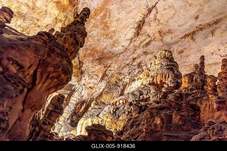 Majestic stalactites and stalagmites create a breathtaking spectacle in the illuminated caverns of postojna cave, slovenia-stock-foto