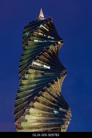 Skyscraper El Tornillo, office tower in the financial district at the blue hour, Panama City, Panama-stock-foto