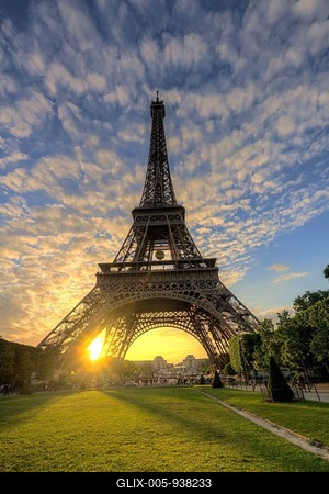 Sunset behind Eiffel Tower, Champ de Mars, Paris, Ile-de-France, France-stock-foto