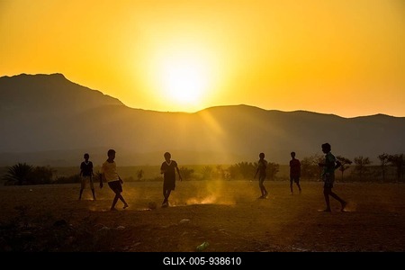 Boys playing soccer, Socotra, Yemen-stock-foto