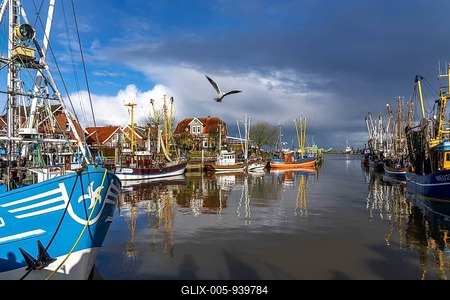 Cutter harbour Neuharlingersiel, shrimp cutter, East Frisia, Lower Saxony, Germany-stock-foto