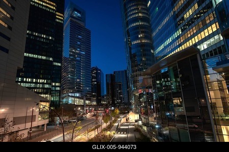 La defense skyline at blue hour, modern glass skyscrapers and illuminated streets reflecting city lights, bustling financial district with contemporary urban energy-stock-foto