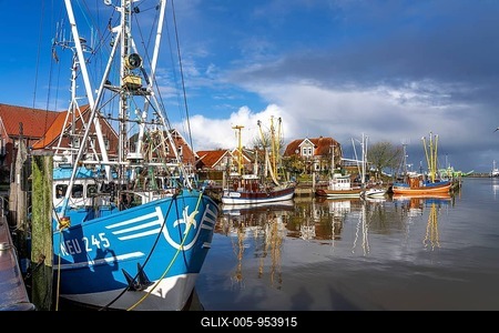 Cutter harbour Neuharlingersiel, shrimp cutter, East Frisia, Lower Saxony, Germany-stock-foto