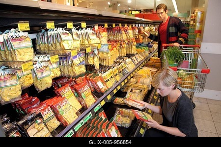 Customers standing in front of the refrigerated counter with fresh pasta, pasta products, food hall, supermarket, Germany, Europe-stock-foto