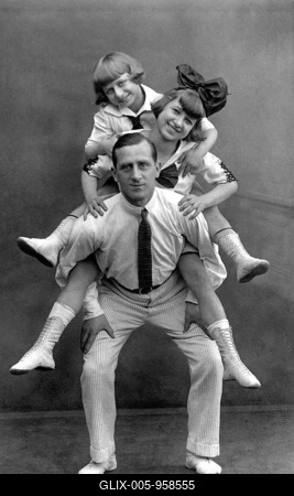 Historic photograph, father with his two children, around 1925-stock-foto