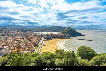 Panoramic view of Donostia San Sebastian from Mount Ulia, Gipuzkoa. Basque Country-stock-foto