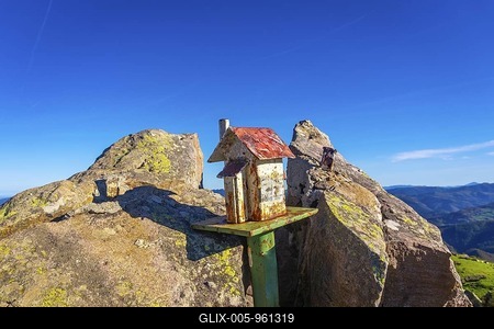 Beautiful sculpture on the top of Mount Adarra in Urnieta. Gipuzkoa, Basque Country-stock-foto