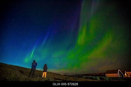 A couple in Northern lights in the sky on the Reykjanes peninsula in southern Iceland-stock-foto