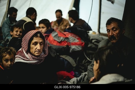 Idomeni refugee camp on the Greece-Macedonia border, Syrian family in a shared accommodation, Idomeni, Central Macedonia, Greece-stock-foto