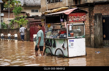 A food stall in a flooded street after heavy rains in Guwahati, India on April 28, 2025-stock-foto