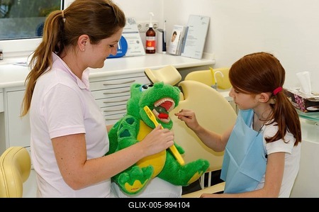Girl at the dentist's, receiving instructions for dental care on a model, dental hygiene, dental care, dental visit-stock-foto