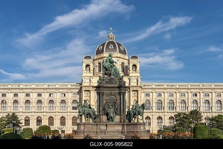 Maria Theresa Square with the Maria Theresa Monument and the Natural History Museum in Vienna, Austria-stock-foto