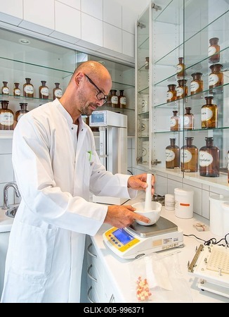 Pharmacy, pharmacist produces an individual medication, in the laboratory, according to medical instructions, Germany-stock-foto