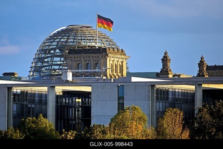 Reichstag dome with German flag, German Bundestag, government district, Berlin, Germany-stock-foto
