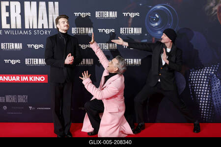 Jonno Davies, Robbie Williams und Michael Gracey-stock-foto