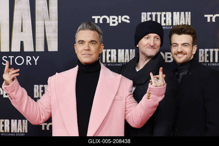 Robbie Williams, Michael Gracey und Jonno Davies-stock-foto