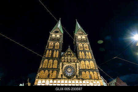 Bremen, Lichter der City,  beeindruckende Lichtprojektionen und Videoinszenierungen. Unter dem Motto ?Vier Jahreszeiten? (Vivaldi)-stock-foto