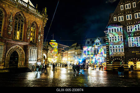 Bremen, Lichter der City,  beeindruckende Lichtprojektionen und Videoinszenierungen. Unter dem Motto ?Vier Jahreszeiten? (Vivaldi)-stock-foto